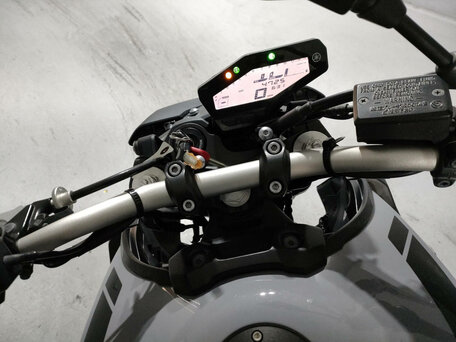2017 Yamaha MT-09 (FZ-09), серый, 940000 рублей, вид 5