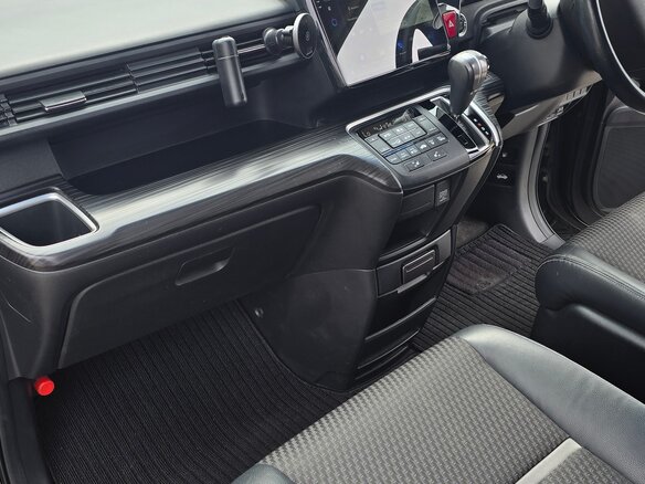 2016 Honda Stepwgn Spada V, чёрный, 1700000 рублей - вид 8