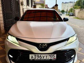 2019 Toyota Camry VIII (XV70), белый, 2520000 рублей, вид 3