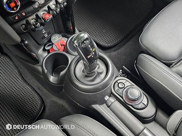 2022 Mini Hatch Cooper III (F55/F56) Рестайлинг 2, белый, 1780000 рублей - вид 7