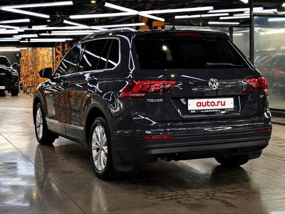 2017 Volkswagen Tiguan II, серый, 1999999 рублей - вид 9