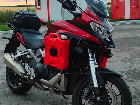 2017 Honda VFR 800X (Crossrunner), красный, 800000 рублей, вид 2
