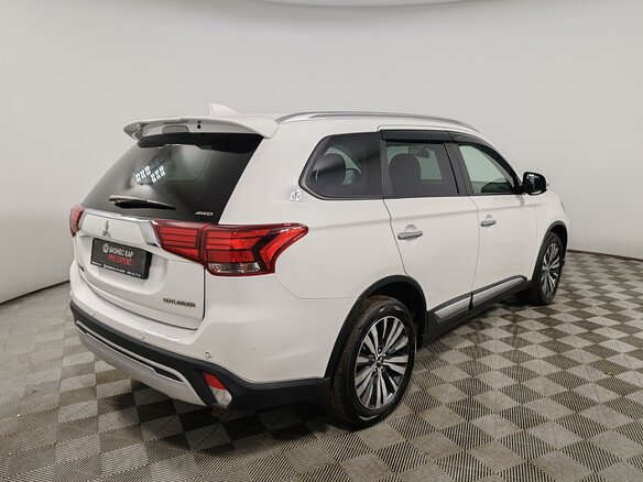2019 Mitsubishi Outlander III Рестайлинг 3, белый - вид 4