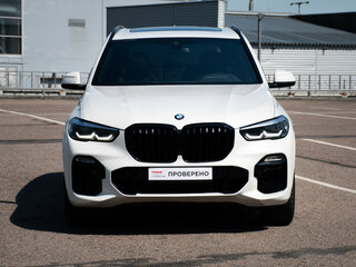 2019 BMW X5 40i IV (G05/G18), белый, 6250000 рублей, вид 3