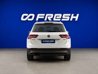 2018 Volkswagen Tiguan II, белый, 2314000 рублей, вид 4