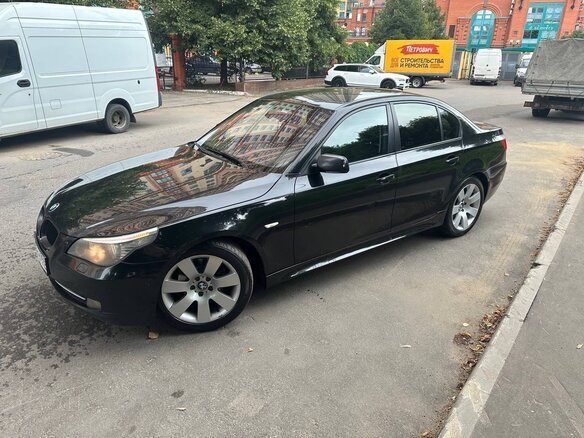 2008 BMW 5 серии 525i V (E60/E61) Рестайлинг, чёрный, 1300000 рублей - вид 3