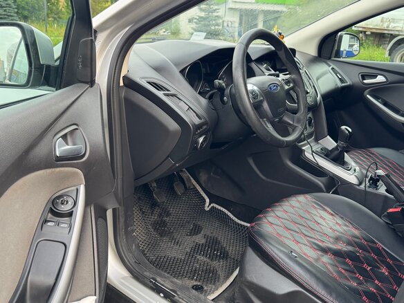 2011 Ford Focus III, серебристый, 600000 рублей - вид 6