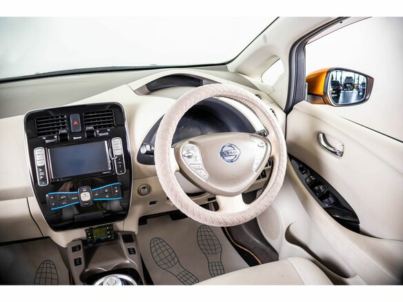 2015 Nissan Leaf 30kWh I (ZE0/AZE0), оранжевый - вид 13