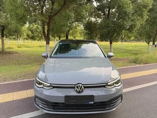 2022 Volkswagen Golf VIII, серый, 1950000 рублей, вид 2