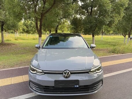 2022 Volkswagen Golf VIII, серый, 1950000 рублей, вид 2