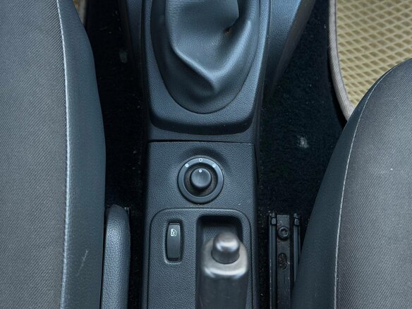 2011 Renault Logan I Рестайлинг, бежевый - вид 18