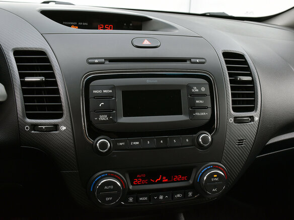 2019 Kia Cerato III Рестайлинг (Classic), серебристый, 1450000 рублей - вид 11