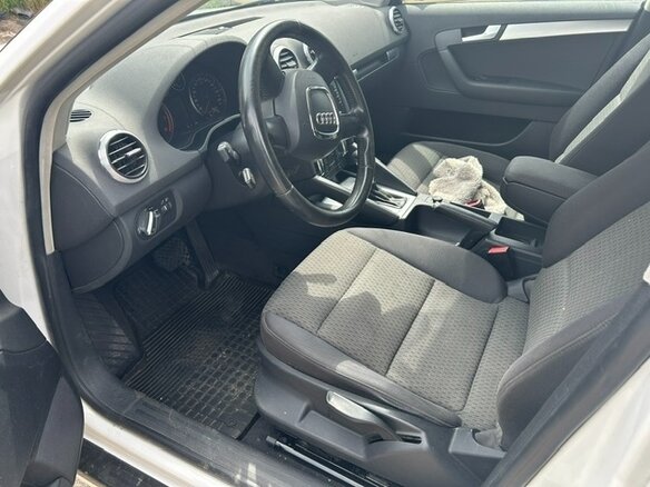 2010 Audi A3 II (8P) Рестайлинг 2, белый, 750000 рублей - вид 6