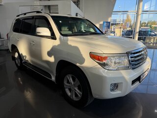 2012 Toyota Land Cruiser 200 Series Рестайлинг 1, белый, 3195000 рублей, вид 3