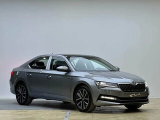 2023 Skoda Superb III Рестайлинг, серебристый, 2190000 рублей, вид 3