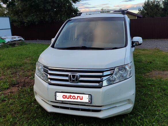2013 Honda Stepwgn IV Рестайлинг, белый, 1370000 рублей - вид 2
