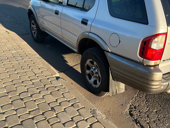 2002 Isuzu Rodeo II, серебристый, 320000 рублей - вид 9