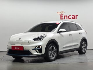 2021 Kia Niro I Рестайлинг, белый, 2000001 рублей, вид 1