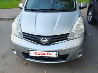 2013 Nissan Note I Рестайлинг, серебристый, 900000 рублей, вид 2