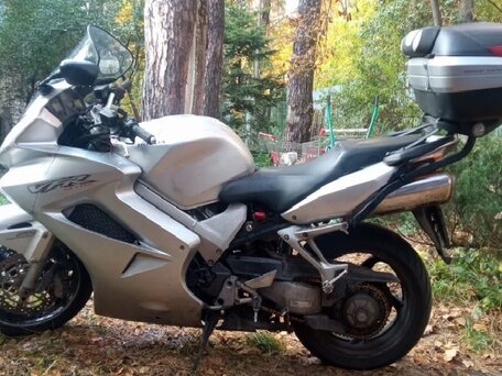 2002 Honda VFR 800, серебристый, 420000 рублей, вид 2