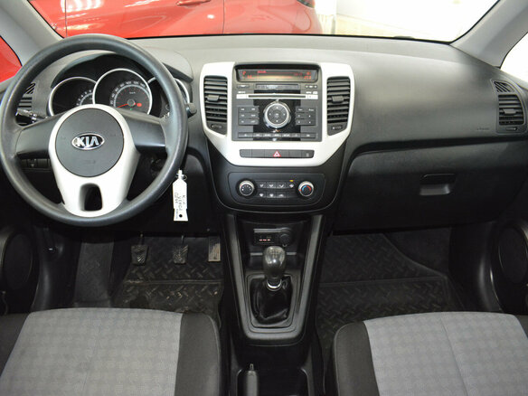 2015 Kia Venga 5-speed I Рестайлинг, красный, 895000 рублей - вид 8