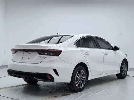2023 Kia K3 II (China Market) Рестайлинг, белый, 1778000 рублей, вид 4