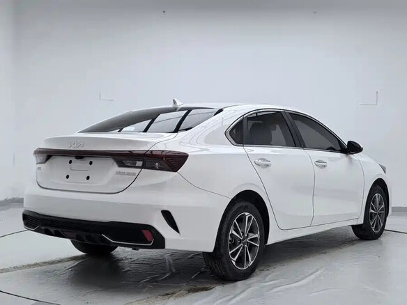 2023 Kia K3 II (China Market) Рестайлинг, белый, 1778000 рублей - вид 3