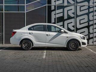 2013 Chevrolet Aveo II, белый, 650000 рублей, вид 5