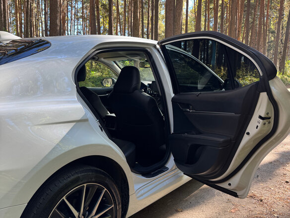 2021 Toyota Camry VIII (XV70) Рестайлинг, белый - вид 12