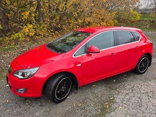 2010 Opel Astra J, красный, 1050000 рублей, вид 2