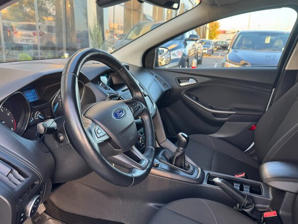 2017 Ford Focus III Рестайлинг, белый, 1100000 рублей - вид 9
