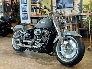 2024 Harley-Davidson Fat Boy, серый, 3099000 рублей, вид 4