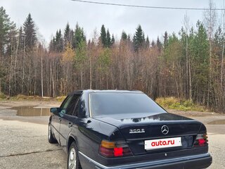 1991 Mercedes-Benz W124 300, синий, 340000 рублей, вид 5