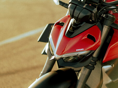 2022 Ducati Streetfighter V4, красный, 2120000 рублей, вид 2