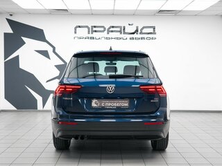2017 Volkswagen Tiguan II, синий, 2149000 рублей, вид 4