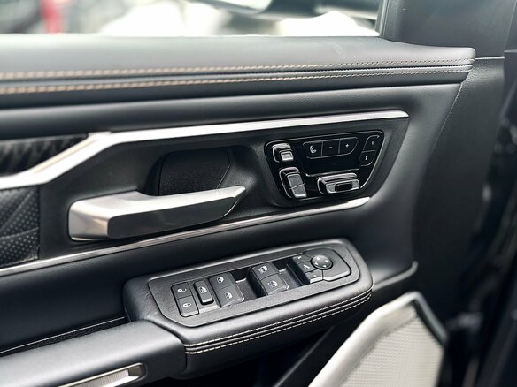 2026 Ram 1500 Crew Cab V Рестайлинг, синий, 9828000 рублей - вид 30