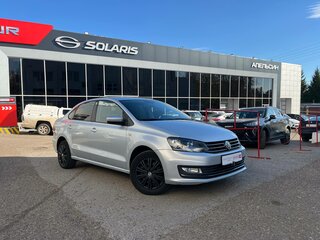 2017 Volkswagen Polo V Рестайлинг, серебристый, 973910 рублей, вид 1