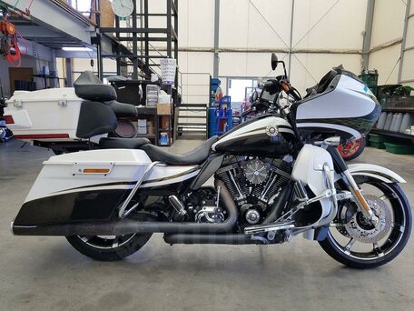2012 Harley-Davidson CVO Road Glide, белый, 1310000 рублей, вид 1