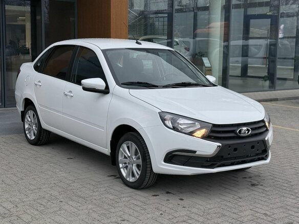 2026 Lada (ВАЗ) Granta I Рестайлинг, белый - вид 3