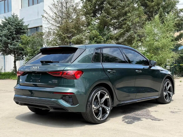 2023 Audi A3 Sportback 35 TFSI IV (8Y), зелёный, 2300000 рублей - вид 3
