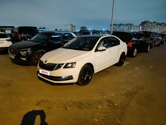 2017 Skoda Octavia III (A7) Рестайлинг, белый, 1850000 рублей