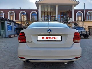 2017 Volkswagen Polo V Рестайлинг, белый, 1100000 рублей, вид 4