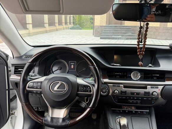 2015 Lexus ES 250 VI Рестайлинг, белый, 3000100 рублей - вид 6