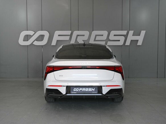 2025 Kia K5 III Рестайлинг, белый, 4449000 рублей - вид 3