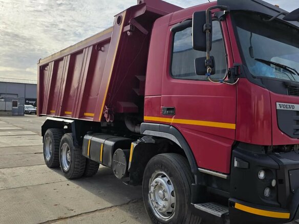 2012 Volvo FM, красный, 3500000 рублей - вид 13