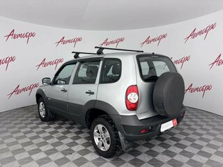 2018 Chevrolet Niva I Рестайлинг, серебристый, 785000 рублей, вид 3