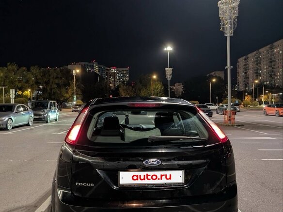 2011 Ford Focus II Рестайлинг, чёрный, 640000 рублей - вид 2