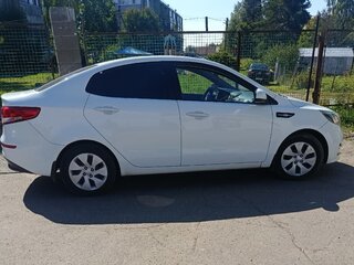 2016 Kia Rio III Рестайлинг, белый, 860000 рублей, вид 1