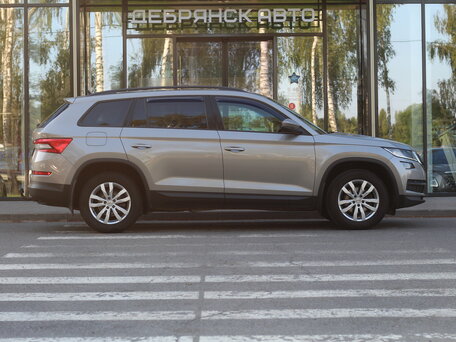 2021 Skoda Kodiaq I, коричневый, 2660000 рублей, вид 4