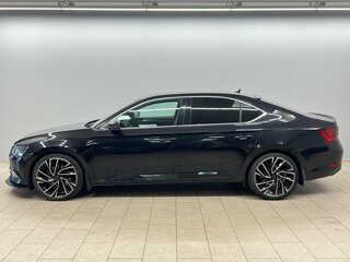 2017 Skoda Superb III, чёрный, 1878000 рублей, вид 3